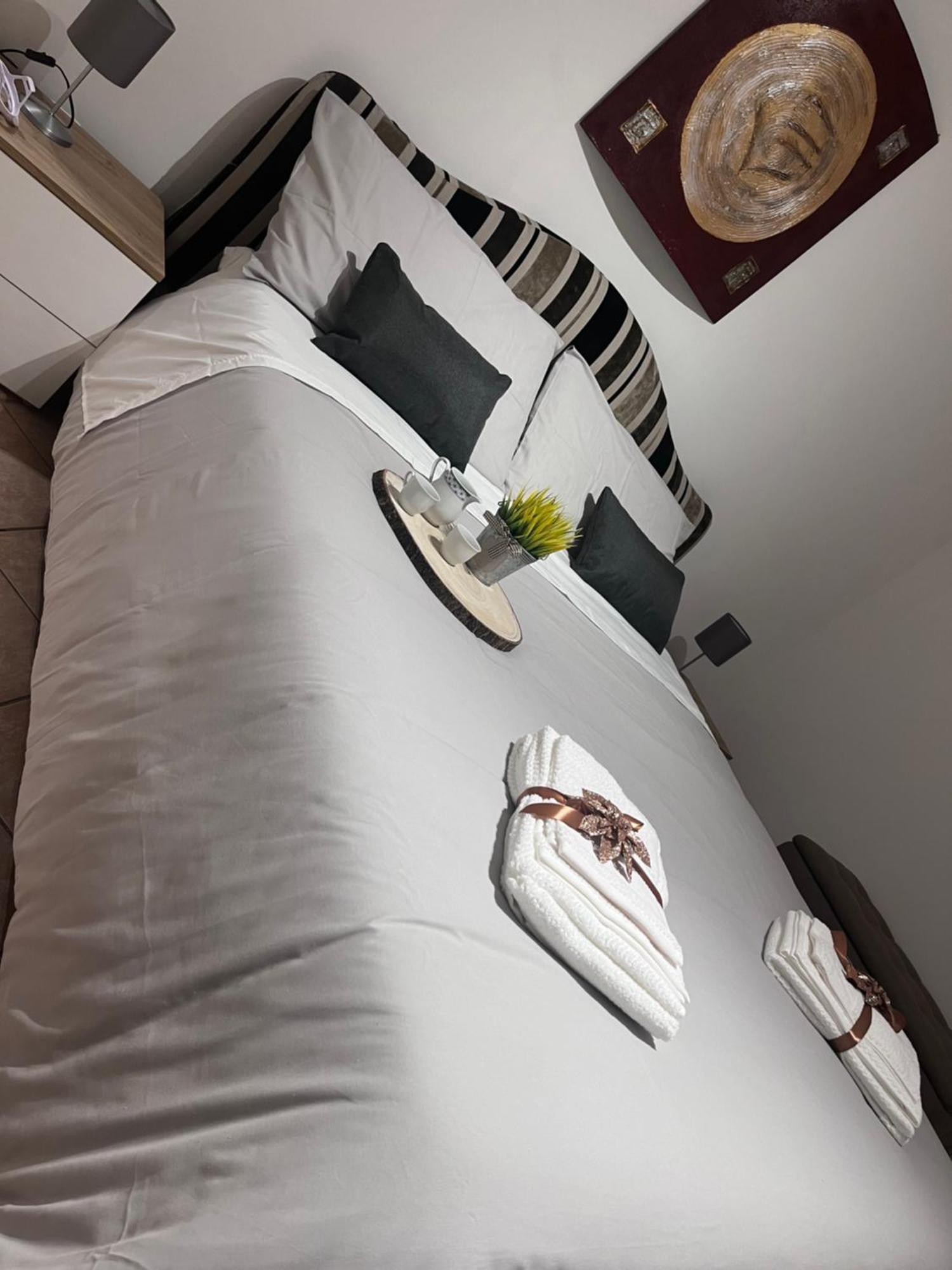 Theroom41 Lecce Bagian luar foto